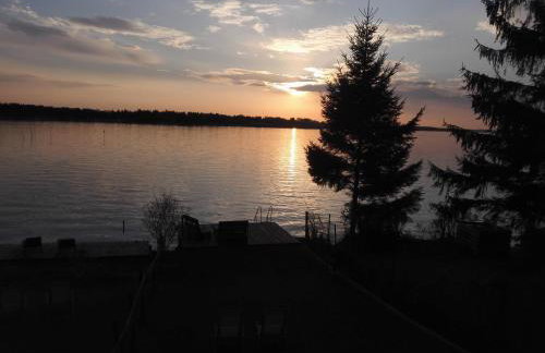 Domek nad samym brzegiem jeziora z prywatną "4-You" - Photo 13