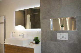 Großes Apartment mit Küche, Dusche, Badewanne, Balkon, Parkplatz vor dem Haus, ruhig gelegen, ADA4 - Foto 59