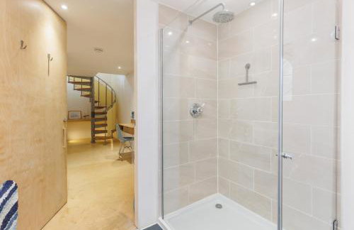 The Deck House - Seafront Upside-Down House with Solent Views, Gurnard - Foto 21