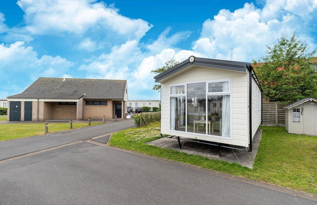 Chalet in De Haan Near Sandy Beaches - Photo 1