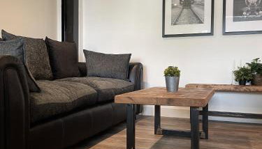 Booking Urban Halstead - Photo 3