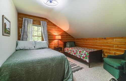 1 Mi to Rangeley Lake Cabin with Wraparound Deck! - Foto 20