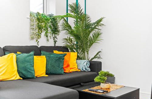 2 Cosy Bedroom Sleeps 6 02 Arena Perfect for Contractors Families and Groups - Photo 46