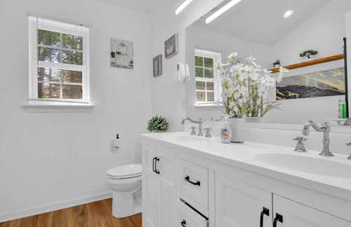 Updated University Area Home with Hot Tub Near Charlotte Your Perfect Retreat - Foto 26