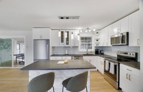 (NEW) Blue Mtn Poconos Retreat Htd pool pet frndly - Foto 9