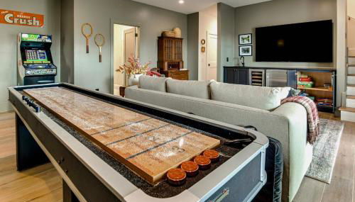 Black Chalet Mtn-View Home with Deck in Glenville! - Foto 3