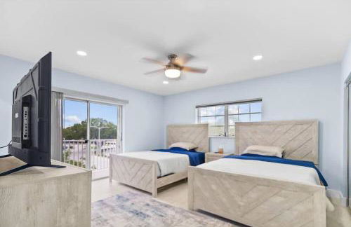 Las Olas & Beachside getaway with pool - Foto 2