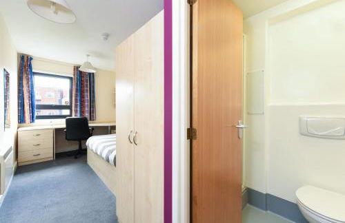 For Students Only Corfe House in Poole - Photo 15