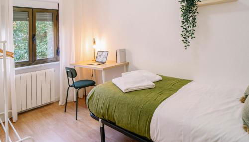 Centro, Hospital y Campus Universitario a 5 minutos - Camas de primera - Lavadora - SmartTV - Wifi 1 GB - Teletrabajo - Foto 5