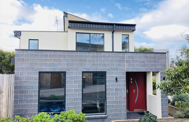 Apollo Bay Seal Apartments - Photo 1