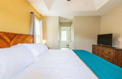 Family & Couples King Suite Home Near Lake Norman State Park & 30 mins from Charlotte - Foto 1