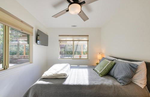 Ski, Hike and Fish Mtn-View Gem with Deck in Tuolumne - Foto 9