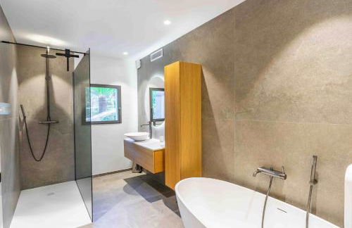 Villa Palma Giens - Vue Mer Panoramique -Piscine Chauffée Mai à Septembre- 4 chambres -Garage - Foto 23