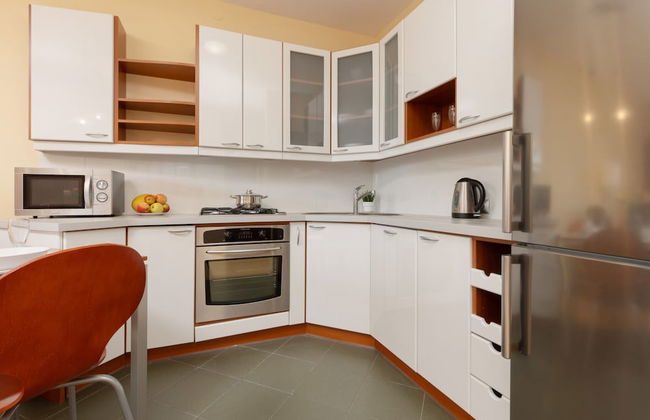 Spacious Apartment Pruszkow by Renters - Photo 7