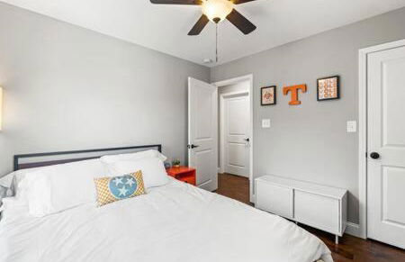 Family Home in Oakwood, 12 Mins to Campus, Patio, Washer Dryer, 2 Bathrooms, Utilities and Internet Included, Great for Students or Families, Charming Oakwood-Lincoln Park Home, 10 Walk to Dining, 24 Hour Hospitality Team - Foto 12