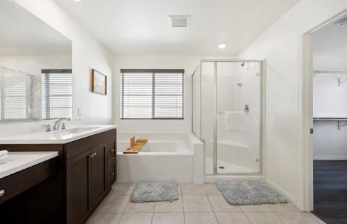 Entire Private Home with 5 Bedrooms 3 Bathrooms, 3000 sqft, Gated Yard, Garage, Nice View, Available Now - Foto 21