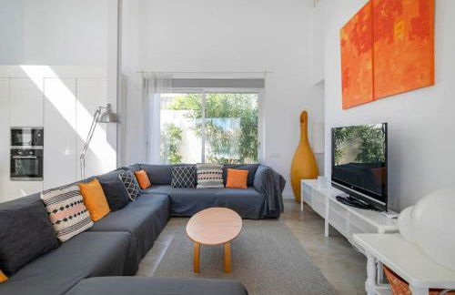 Villa Paloma with private pool, located 350m to the sea and tram station! - Photo 12