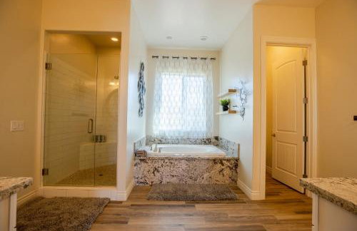 3400 SqFt House W/40Ft Heated Pool/Spa- Strip View - Photo 27