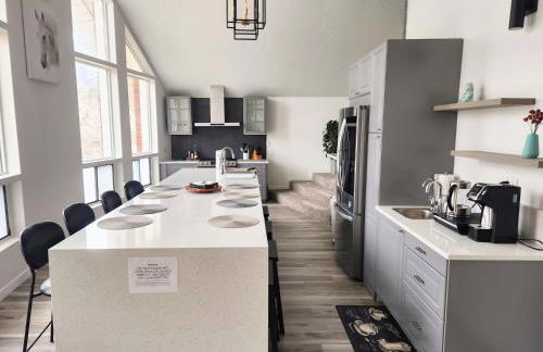 Large 3200sf A-Frame House close to Snowbird Alta Ski &Stunning Mountain View! - Foto 4