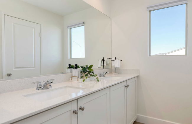 Desert Eden by Avantstay 6BR w/ Ensuite Backyard Oasis w/ Pool & Hot Tub! - Foto 18