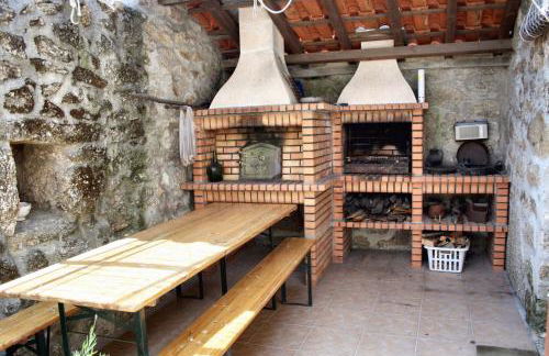 Spacious Family House in Nogueira with Garden - Foto 2