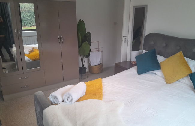 Impeccable 2-bed Apartment in Grays, London - Photo 16