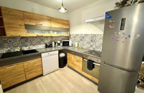 Confortable T4 Équipé à Roubaix - 200m Métro - Foto 9