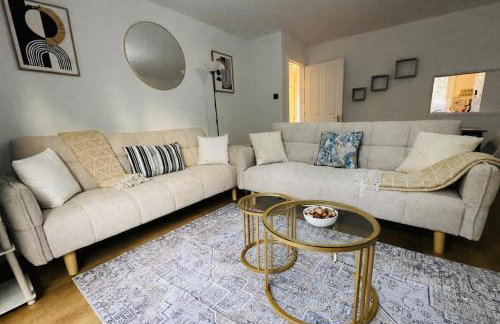 4 Bed Cosy Home w Free parking, Pets Welcome - Foto 4