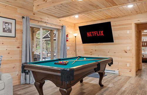 Cozy Cinema Cabin - Hot Tub and More - Foto 48