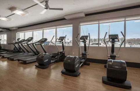 Serenity Over the Sails - A 2-Bedroom Escape w Stunning Marina Views - Foto 43