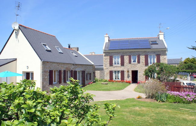 Holiday Home in Plouarzel Near Sandy Cove - Foto 1