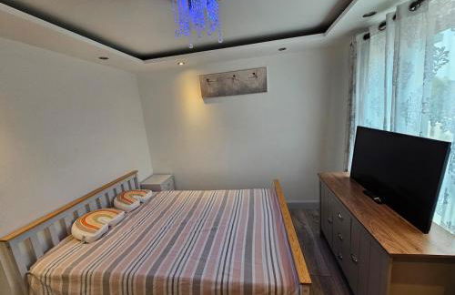 Allan & Ella House - Photo 24