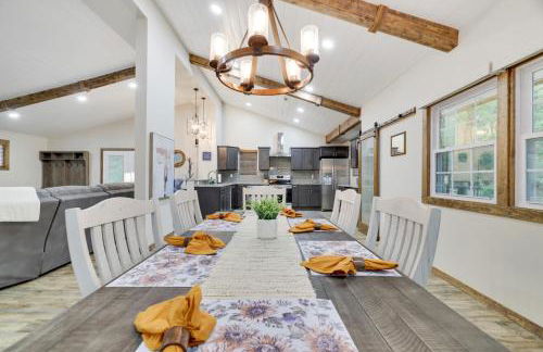 Whiskey Pines Retreat! Single Level Home, Outdoor Firepit, AC, BBQ! Sleeps 9 in Lake Harmony! - Foto 4