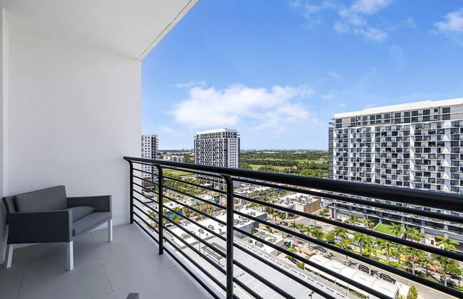 Downtown Doral Condo w-Free Parking - Foto 56