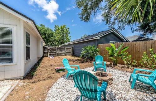 Beach Retreat with Backyard Flair and Yard Games - Foto 27