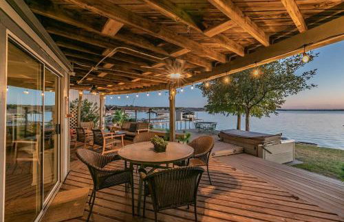 Lone Star Lake Cottage-NEW Trex Deck, boat dock - Foto 1