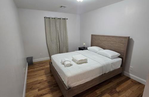 Stylish 3BR Retreat Near EWR Airport NYC Hub - Foto 53