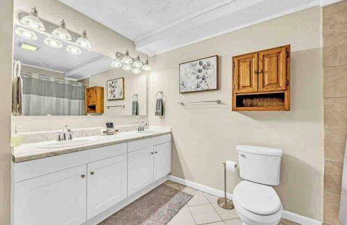 Greensboro Get-together, K Bed, Secret Playroom, central location - Foto 34