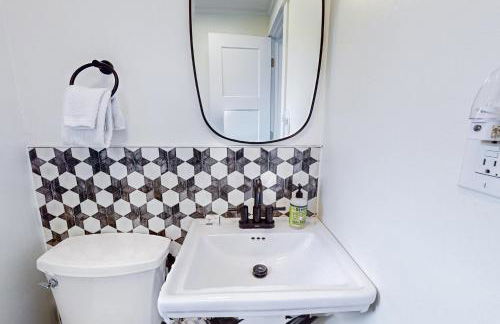 Minutes from it All - Foto 12