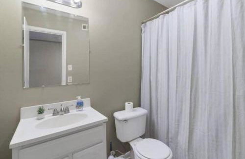 Travis' Place - Convenient and Affordable Location - Foto 8