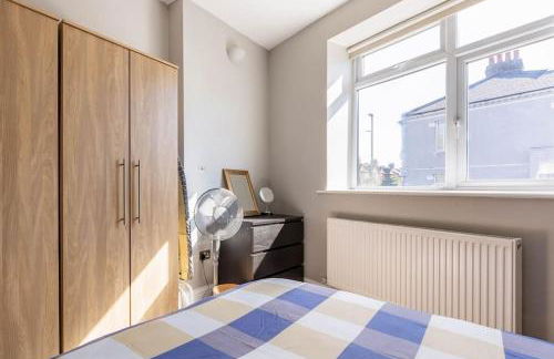 Group Friendly 2 Bed 2 Bath FREE PARKING for 2 Large Vans or up to 4 Cars Zone 2 Sleeps 10 Close to Central London and Zone 2 tube station - Photo 62