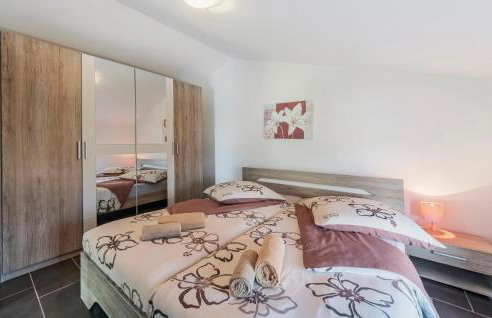 Stunning Apartment In Trget - Foto 24