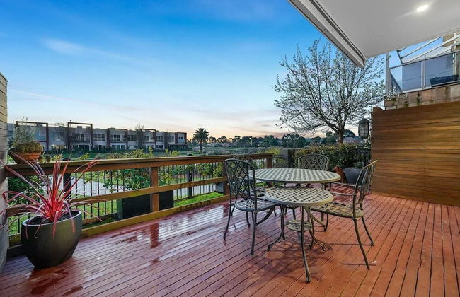 StayAU Pakenham Townhouse with Lakeview - Foto 8