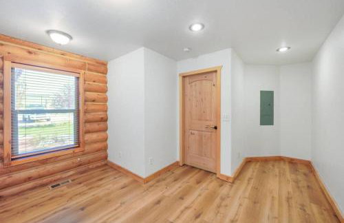 Splendor Valley Farms Huge Log Cabin with King Bed Bunk Beds and Game Room - Photo 34