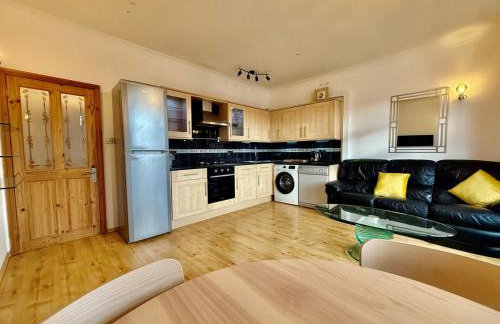 Spacious 1 Bed Flat - Free Parking - Quiet Area - Photo 1