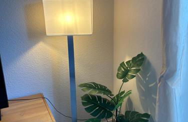 Klamar Ferienwohnung Monteur Wohnzimmer Esszimmer 1 Schlafzimmer Küche Diele Bad in Erftstadt Niederberg - Foto 12