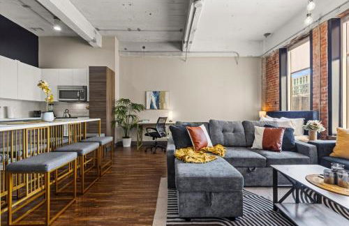 Heart of Downtown Dallas 2BR 2BA Getaway - Photo 21