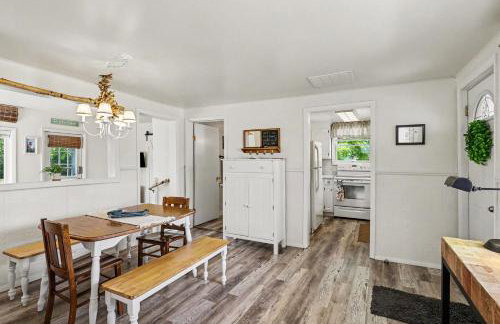 Cozy Downtown Cottage Near Beach and Pier - Foto 14