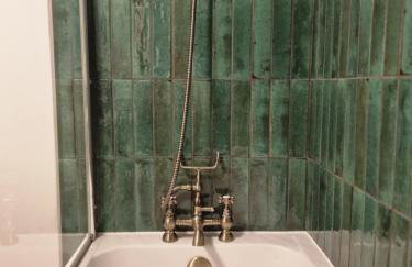 Charming coastal cottage - pet friendly! - Photo 2