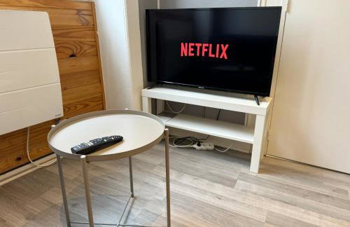 010 CHIC & COSY F1 29m2 HYPERCENTRE WIFI SMART TV NETFLIX - Photo 6